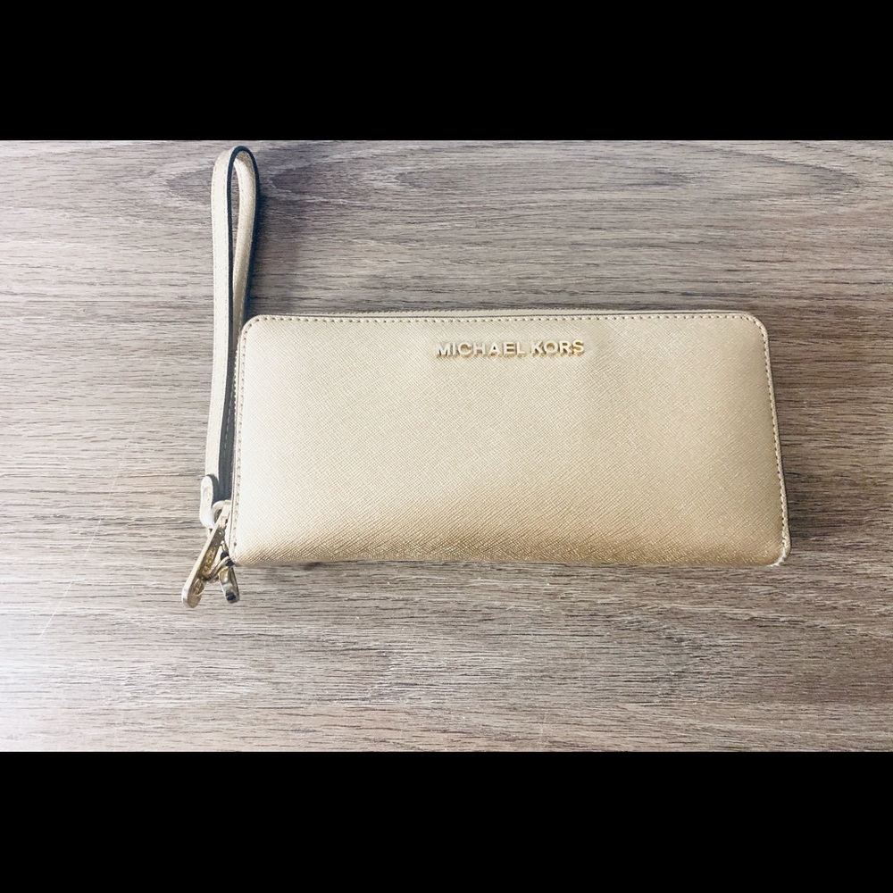 COPY - Michael kors wristlet